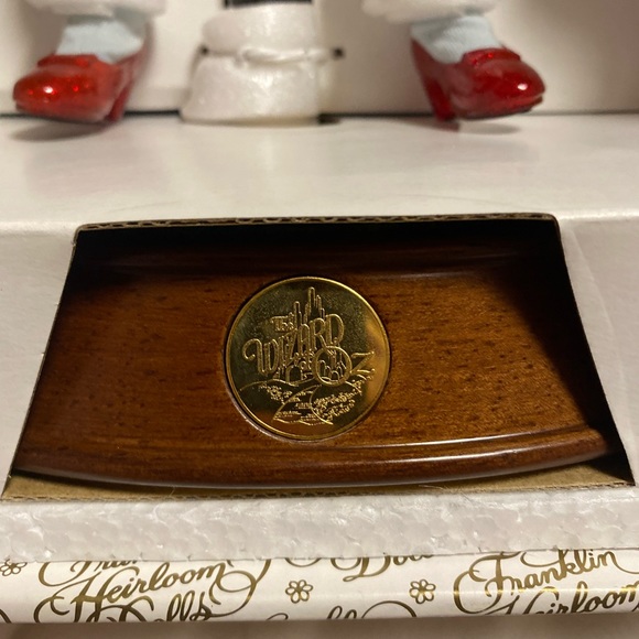 WIZARD OF OZ DOROTHY MUSICAL DOLL FRANKLIN MINT ORIGINAL BOX & MUSIC BOX - Picture 4 of 11